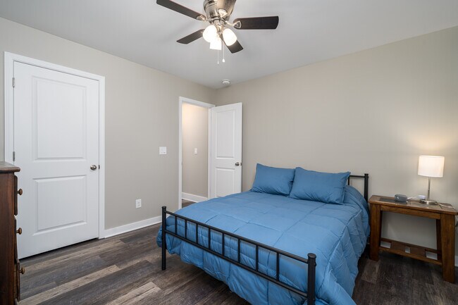 Upstairs Right Bedroom - 1800 Cumberland Trce