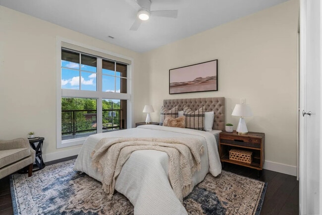 Building Photo - 218 W Kingsley St