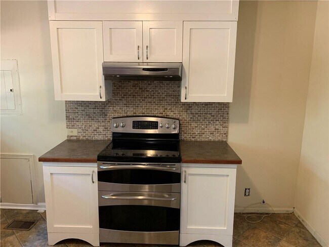 Building Photo - 2676 Woodridge Dr