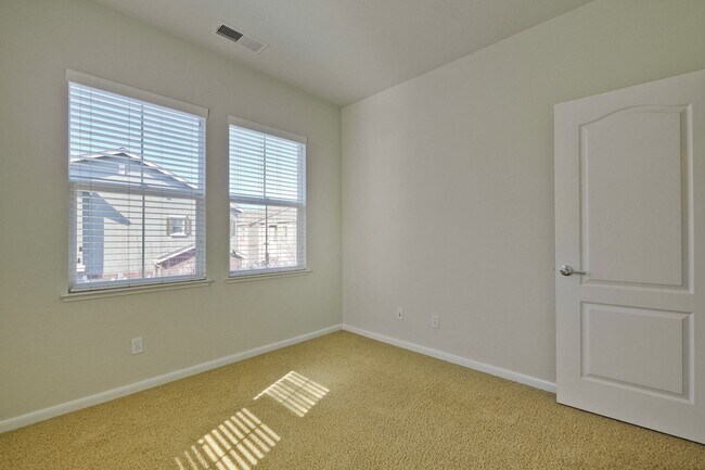 Building Photo - Wow! What a Great Home! Available Now!