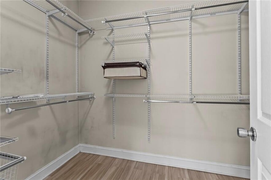 Building Photo - 3030 Northcliff Dr