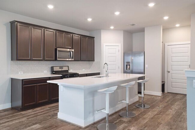 Building Photo - 7607 Eckington St