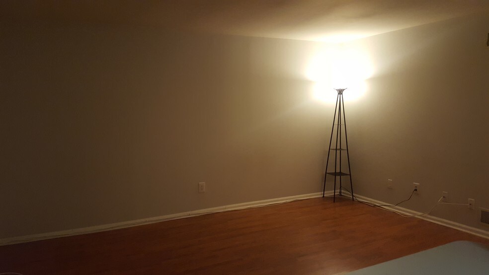 Building Photo - 1802 Woodbridge Commons Way