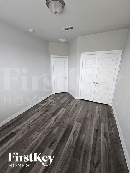 Building Photo - 381 N Centro Cir