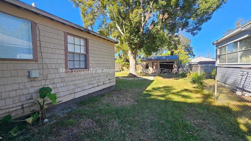 Building Photo - 8052 Hawthorne St