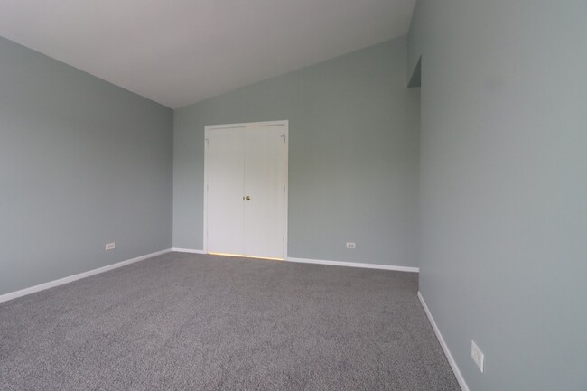 Building Photo - 1520 Commodore Ln