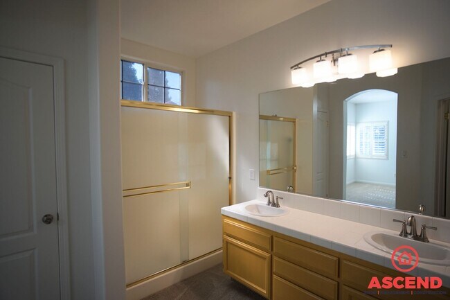 Building Photo - 8407 Glenlakes Ct