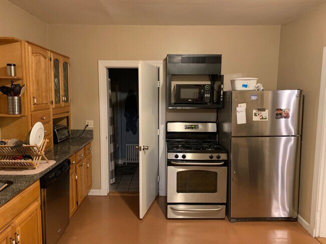 Building Photo - NO FEE!!!!! 1.5 Bed in Watertown with parking & in-unit laundry!!!
