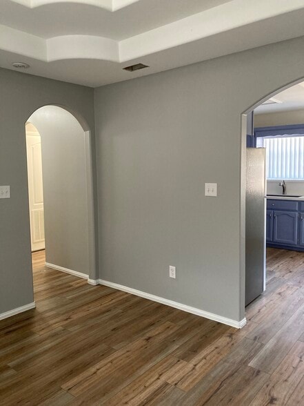 Building Photo - 910 English Ave