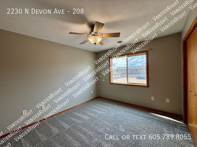 Building Photo - 2230 Devon Ave