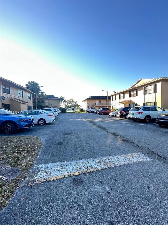Building Photo - 6705 W 26th Dr