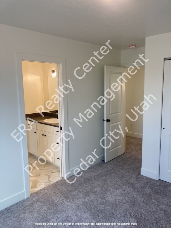 Building Photo - Move-In Discount!! - 3 Bed - 2.5 Bath - Large Condo - 2 Car Garage