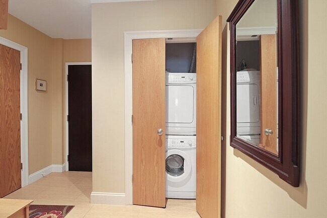 Building Photo - 99-105 Broad Street Unit 7B