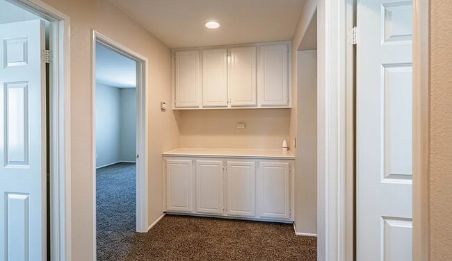 Building Photo - Gorgeous Four Bedroom Three Bathroom Home in Winchester