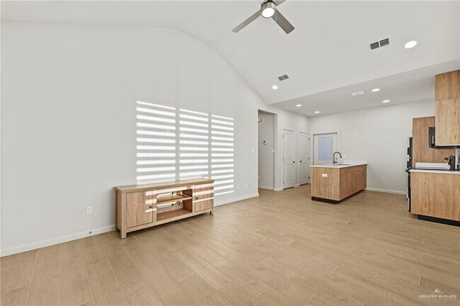 Building Photo - 14 Brito Ln