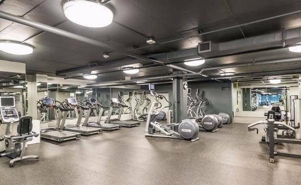 Building Photo - 555 4th St