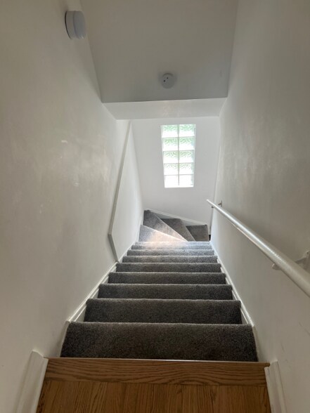 Building Photo - 2226 N 72nd Ct