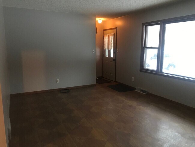 Building Photo - 3 Bedroom, 1.5 Bath - Single Family home in Baxter