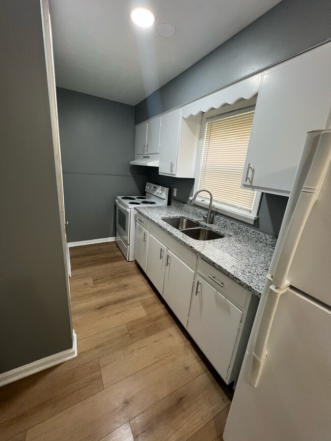 Building Photo - Valiant