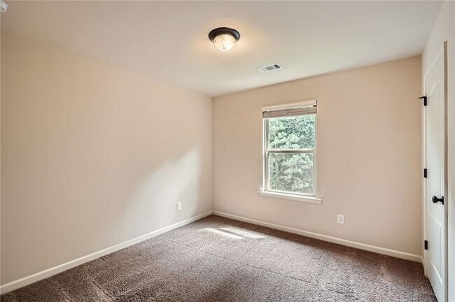 Building Photo - 3280 Hallmark Ln NE