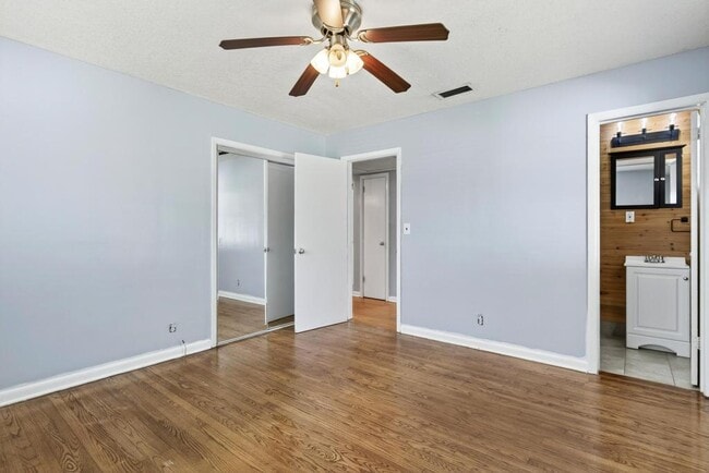 Building Photo - 6635 Blackwood Dr