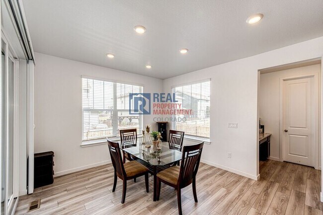 Building Photo - 960 S De Gaulle Ct