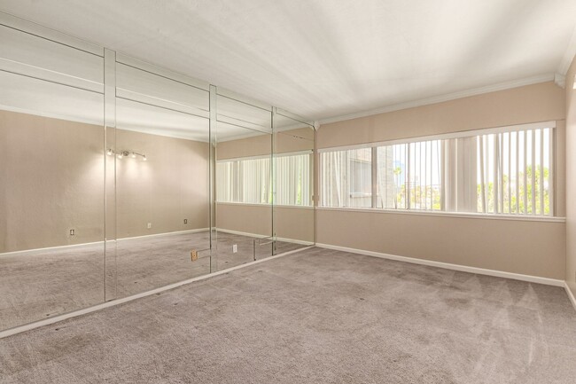 Building Photo - Renovated Urban Penthouse in Downtown Phoe...