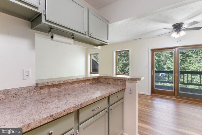Building Photo - 23240 Rosewood Ct