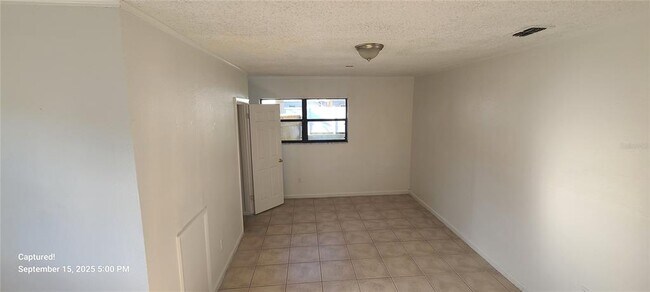 Building Photo - 2027 Bentley St