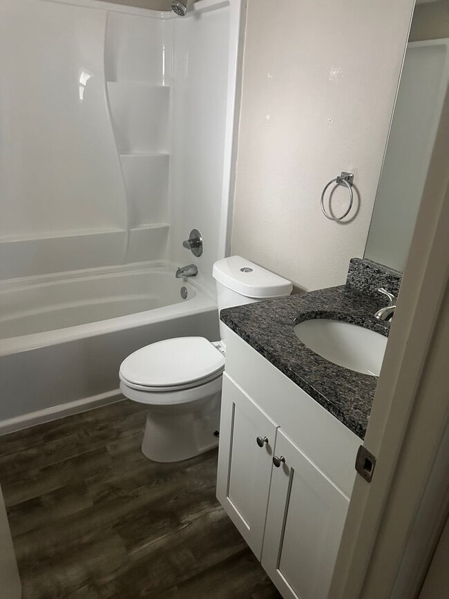 Building Photo - $500.00 OFF FIRST MONTHS RENT!