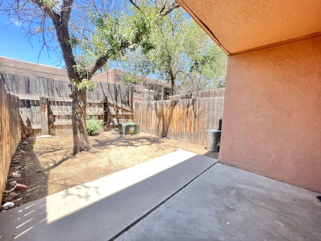 Building Photo - 183 Monte Largo Dr NE