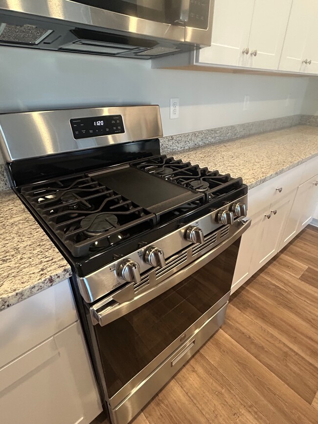 Building Photo - 404 Lehamite Ct