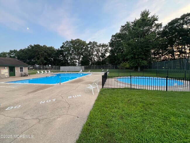 Building Photo - 15 Briar Mills Dr