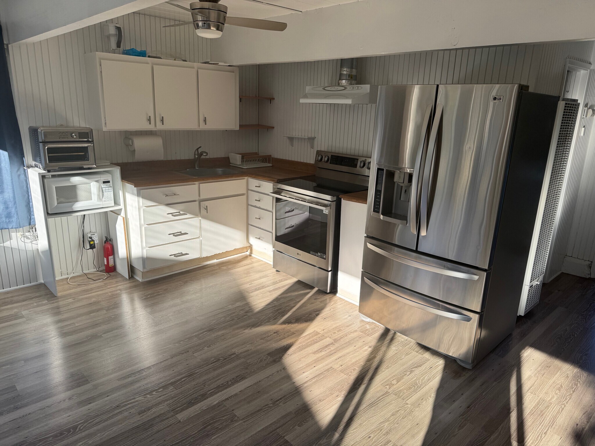 Building Photo - 160 College Ave