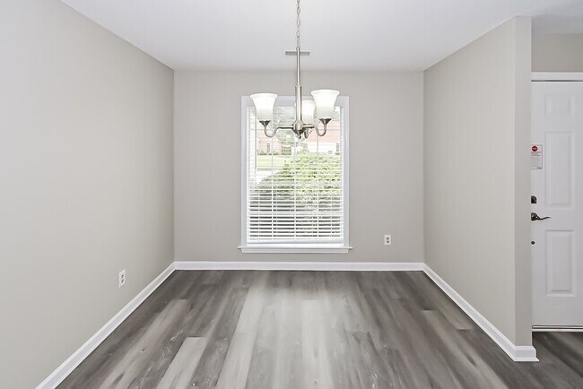 Building Photo - 7878 Meadow Ridge Ln