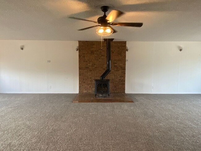 Building Photo - 1612 Princeton Dr SE