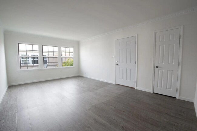 Building Photo - Completely Remodeled 2 Bed 1 Bath in the h...
