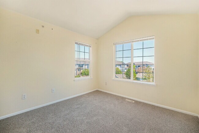 Building Photo - 2BR/2BA Condo with Garage! Available NOW!