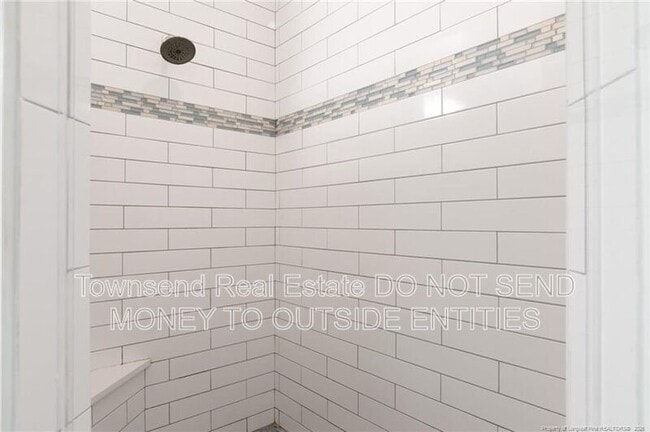 Building Photo - 320 Glenburney Dr