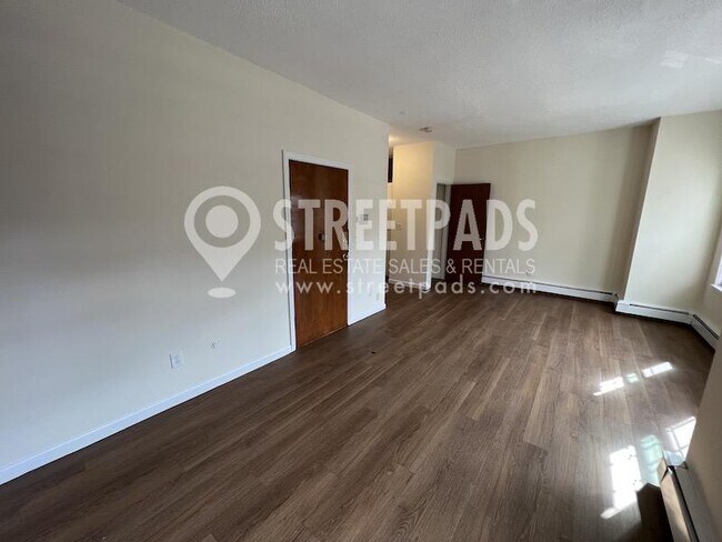 Building Photo - bedroom in Boston MA 02130