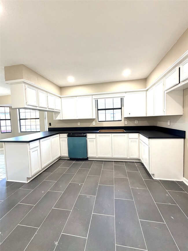 Building Photo - 3800 September Dr