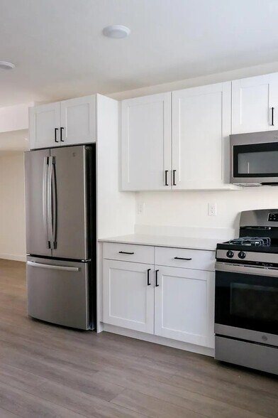 Building Photo - 84 E 200 S
