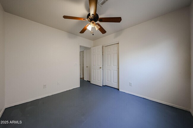 Building Photo - 5919 W Trumbull Rd