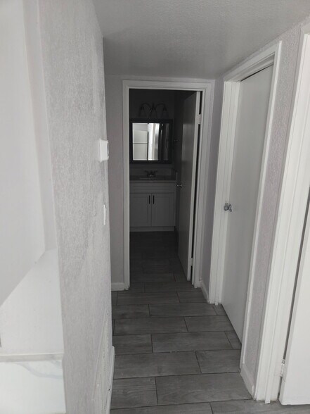 Building Photo - 33 Gold Bar Ct