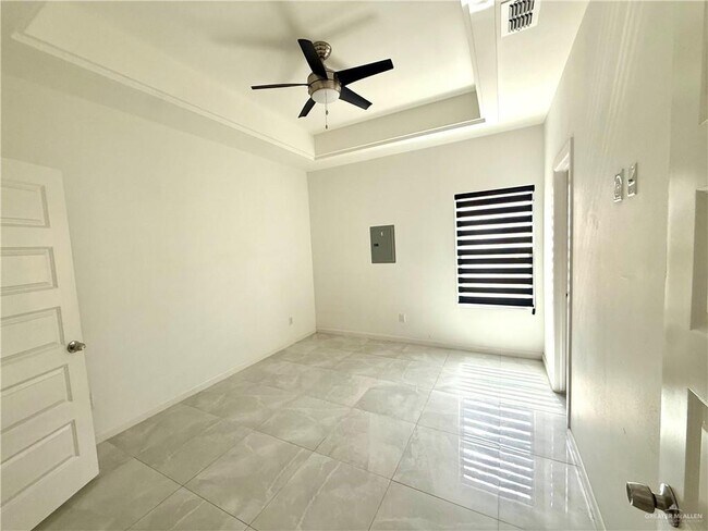 Building Photo - 10 Puffin Ave