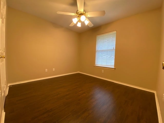 Guest Bedroom - 1115 Oak Tree Drive