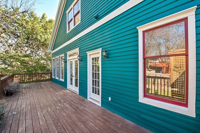 Building Photo - 623 Cherokee Ave SE