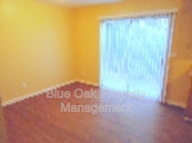 Building Photo - 403 Maple St