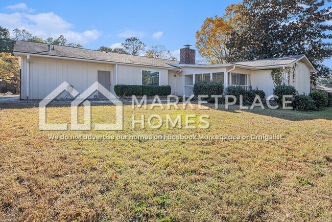 Building Photo - 1732 Fontaine Dr