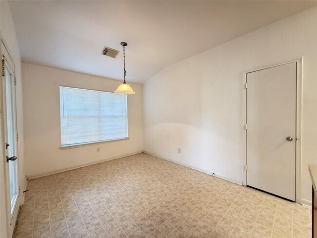 Building Photo - 522 Cedar Branch Dr